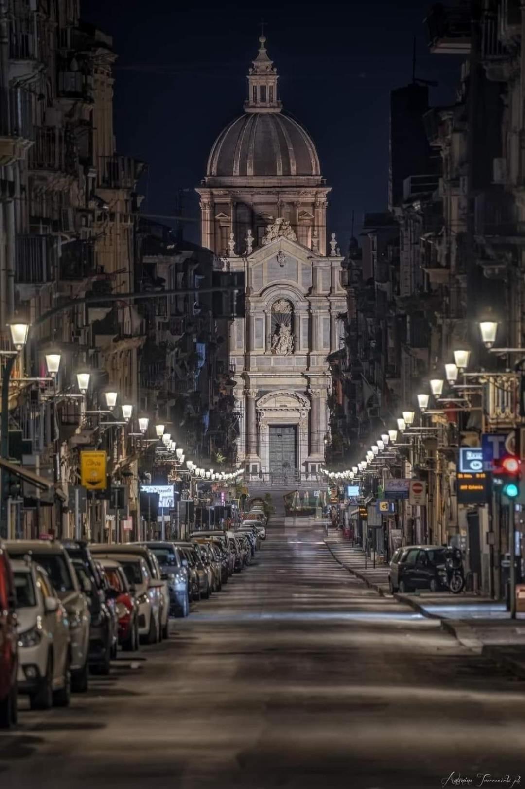 Lorenzo'S House Catania City Centre - Comfortable Large Apartment With 2 Bedrooms And 2 Baths, Close To Trains, Metro And Bus Station Extérieur photo