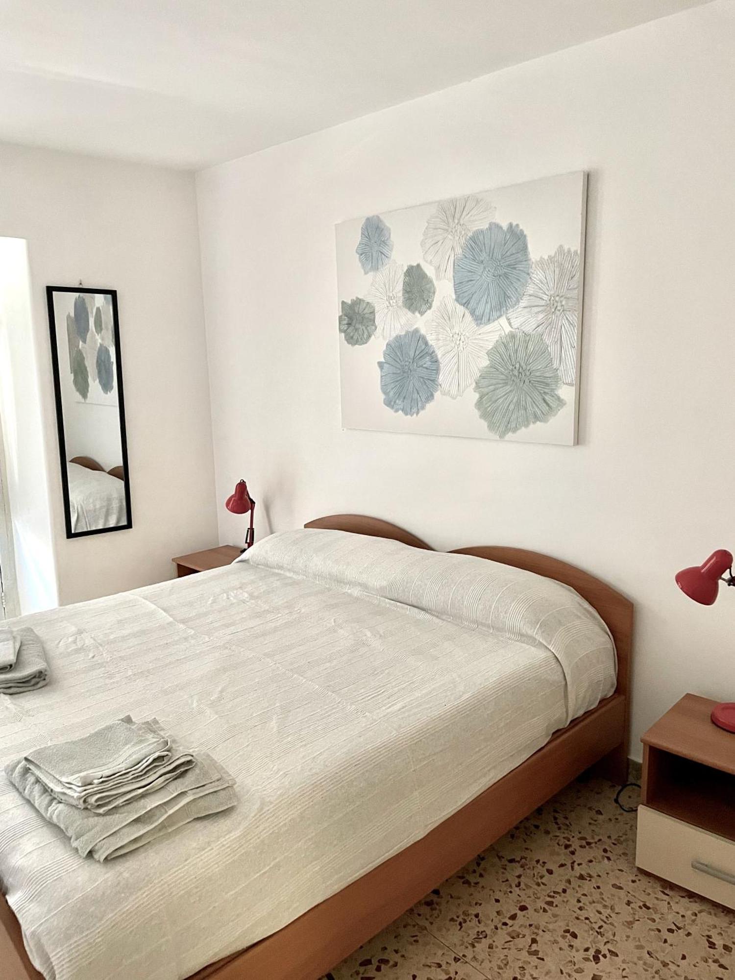 Lorenzo'S House Catania City Centre - Comfortable Large Apartment With 2 Bedrooms And 2 Baths, Close To Trains, Metro And Bus Station Extérieur photo
